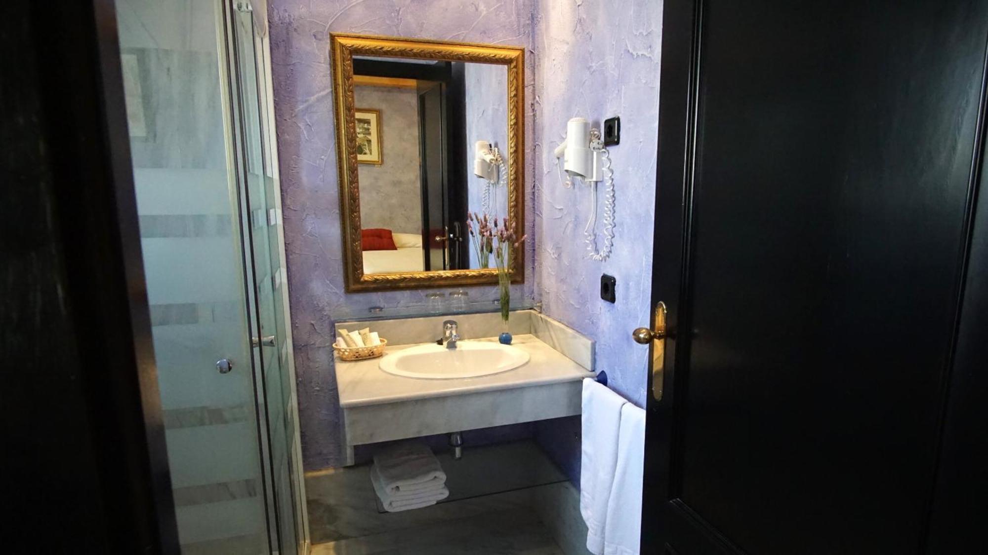 Hotel Tikar ガルチャ エクステリア 写真
